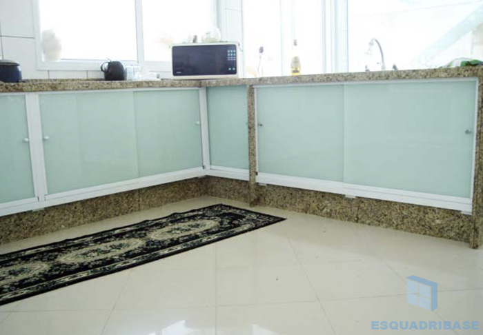 abrigo-para-pia-em-vidro-temperado-pintado